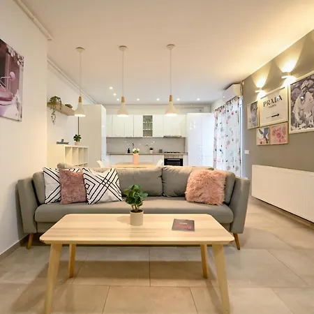 Splendid 2Br Apartment With Breathtaking Views Of Casa Poporului Bucharest Exterior photo